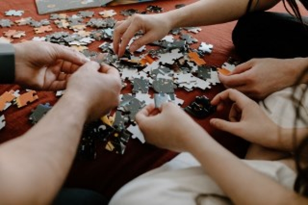 Week van verbinding: samen puzzelen