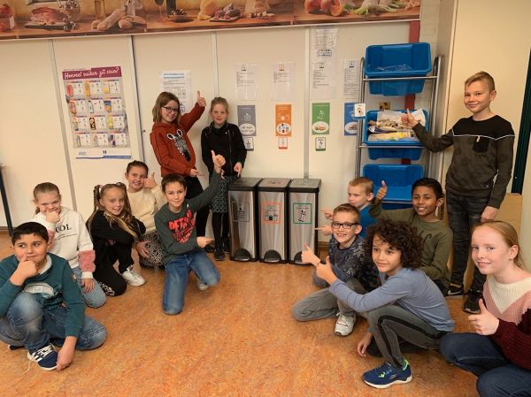 Koos de vuilnisman op bezoek bij Octant Kindcentrum Regenboog in Nootdorp 